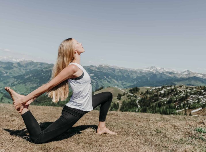 Yoga mit Blick auf die Gasteiner Berge