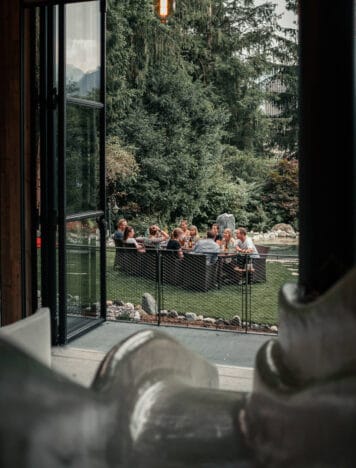 Sendlhofers Bad Hofgastein Gesellschaft im Gastgarten