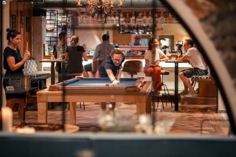Sendlhofers Bad Hofgastein Billiard spielen