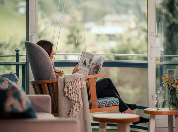 Sendlhofers Bad Hofgastein Hängestuhl im Schlafzimmer