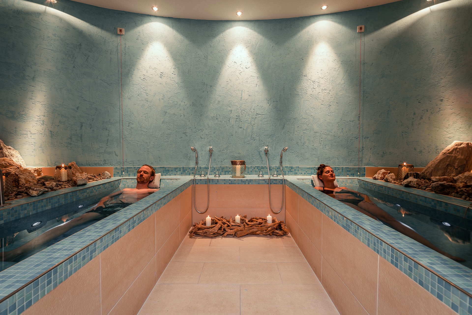 Paar bei Radonbad Behandlung