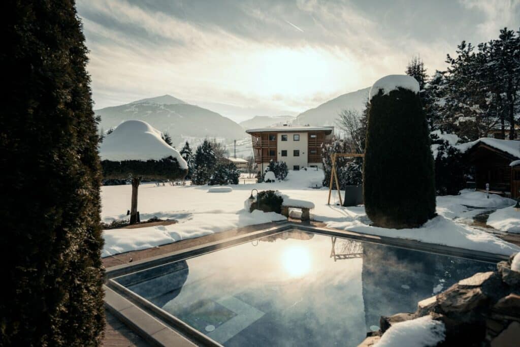 Sendlhofer's Bad Hofgastein Hotelgarten im Schnee