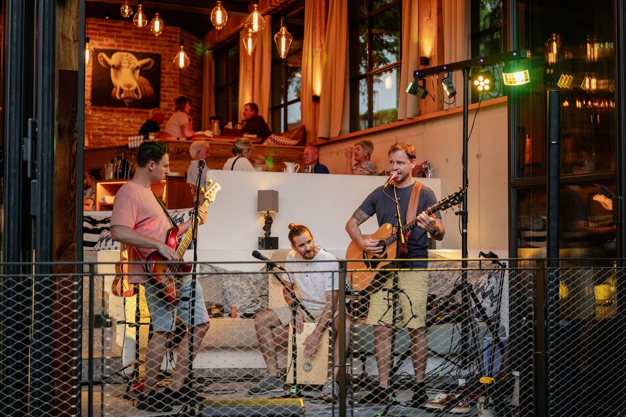 Live Musik in LUKE'S Wohnzimmer im Sommer