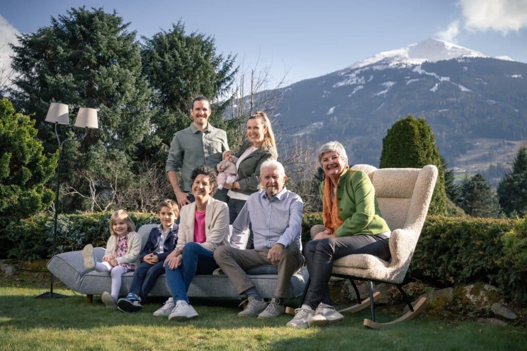 Familie Sendlhofer Portrait im Garten