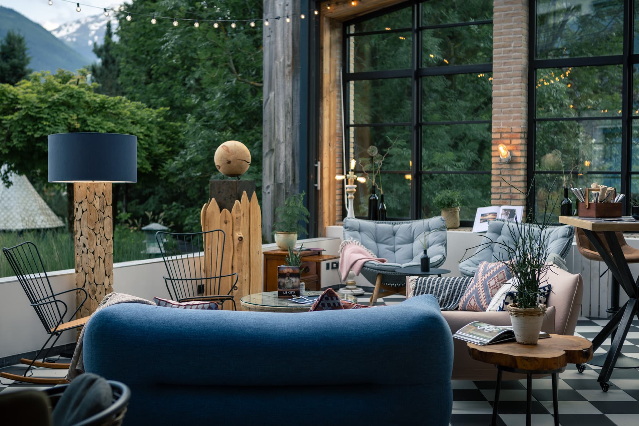 Loungeecke im Wintergarten Sendlhofer's LUKE'S Wohnzimmer